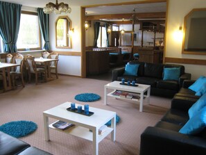 Flat-screen TV, fireplace, DVD player, MP3 dock