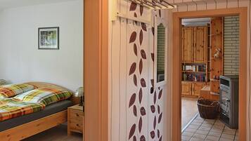 1 Schlafzimmer, individuell eingerichtet, Bettwäsche