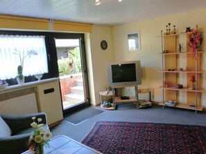 MP3 dock - Apartment in the Westerwald With Large Garden and Terrace With Barbecue Area (Pracht)