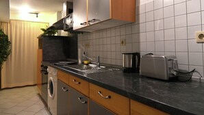 Private kitchen - Spacious Apartment in Langewiese With Garden (Winterberg)