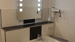 Unclassified image, 3 of 28, button - Apartment with Terrace & Carport in Winterberg near Ski Lifts (Winterberg)