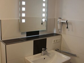 Bathroom - Apartment with Terrace & Carport in Winterberg near Ski Lifts (Winterberg)