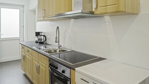 Coffee/tea maker, fridge, oven - Elegant Holiday Home in Winterberg near Ski Area (Winterberg)