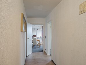 6 bedrooms, bed sheets