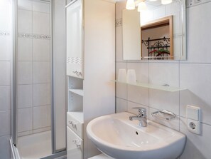 Shower dan handuk