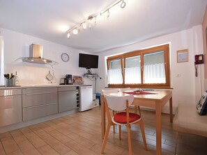 Coffee/tea maker, fridge, microwave, oven - Modern Apartment in Brandenberg Near Ski Area (Todtnau)