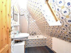 Combined shower/tub - Beautiful Holiday Home in the Southern Black Forest With Balcony and Terrace (Herrischried)