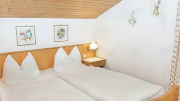 Apartment | 2 bedrooms, individually furnished, bed sheets