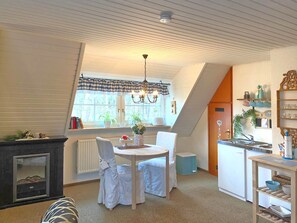 Dining - Holiday Home With Garden in Weissenbrunn (Weissenbrunn)