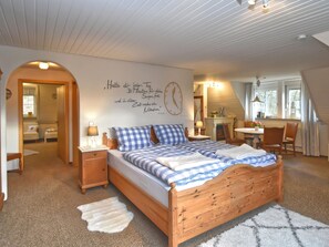 Apartment | 3 bedrooms, individually furnished, iron/ironing board - Holiday Home With Garden in Weissenbrunn (Weissenbrunn)