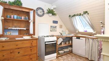 Apartemen | Dapur pribadi | Kursi makan untuk bayi