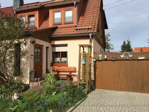 Unclassified image, 3 of 32, button - Quaint Apartment in Zella-mehlis With Garden (Zella-Mehlis)