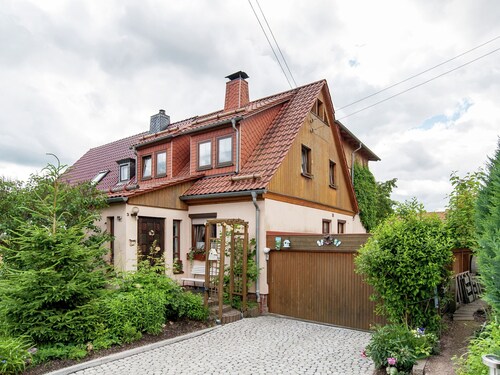 Quaint Apartment in Zella-mehlis With Garden