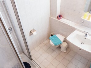 Shower, towels - Elegant Apartment in Simonswald With Sauna (Simonswald)