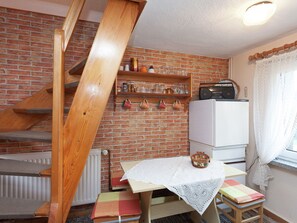 Dining - Lovely Holiday Home in Altenfeld in Thuringia With Garden and Tiled Stove (Altenfeld)