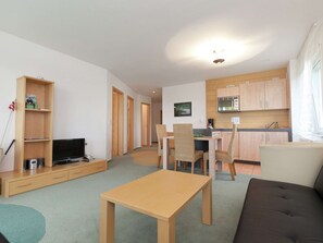 Apartemen | Dapur pribadi | Kursi makan untuk bayi