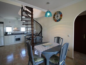 Dining - Modern Apartment in Empuriabrava With Beach Near (Castello d'Empuries)