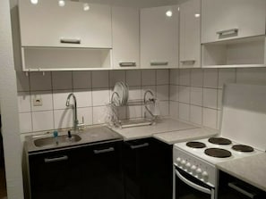 House | Private kitchen | Fridge, coffee/tea maker - Pleasant Holiday Home in Herzogenaurach near River (Herzogenaurach)