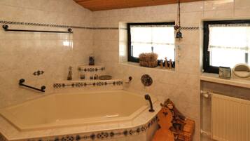 Bathtub, towels