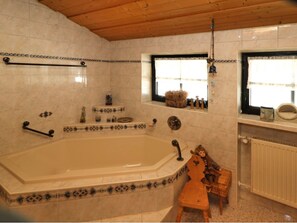 Bathtub, towels - Lovely Holiday Home in Inzell With Sauna (Inzell)