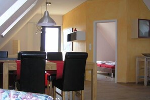 Dining - Attractive Holiday Home in Castell Bavaria With Barbecue (Castell)