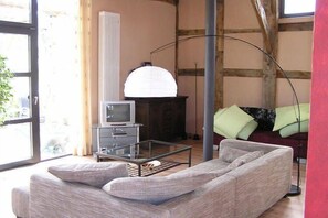 MP3 dock - Attractive Holiday Home in Castell Bavaria With Barbecue (Castell)