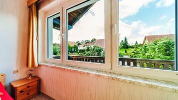 House | 1 bedroom, individually furnished, iron/ironing board, bed sheets