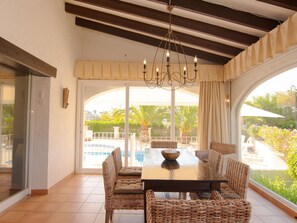 Villa | Dining