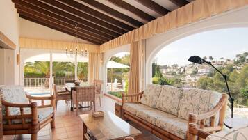 Villa | Balcony