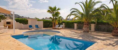 Huvila | Uima-allas | Sisäuima-allas, ulkouima-allas