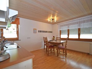Dining - Modern Apartment on the 1st Floor at the Foot of the Feldberg With use of Garden (Todtnau)