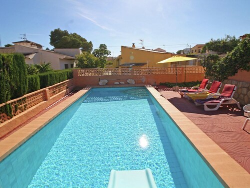Villa in a Nice Location With Swimming Pool in Calpe Great for Families and Friends