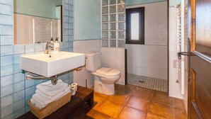 Shower - Cozy Cottage in Pla de L'estany With Private Swimming Pool (Vilademuls)
