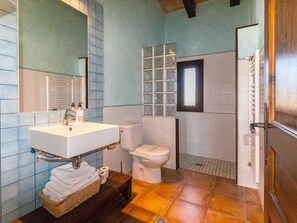 Shower - Cozy Cottage in Pla de L'estany With Private Swimming Pool (Vilademuls)