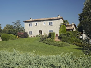 Exterior - Fabulous Country House for 18 People With a Nice Privat Swimming Pool (Gurb)