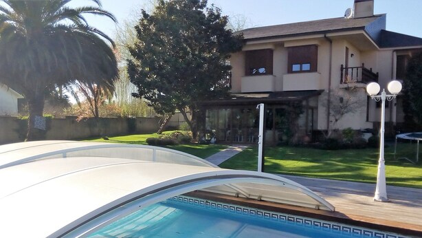 Outdoor pool - Atmospheric Villa in Bergondo Galicia With Private Pool (Bergondo)