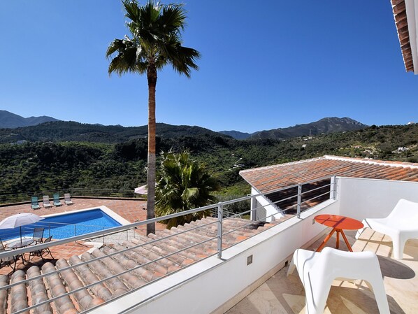 Balcony - Spacious and Comfortable Villa With Lots of Privacy and Beautiful Views of Monda (Monda)