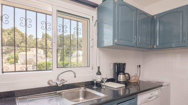 Coffee/tea maker, fridge, microwave, toaster - Spacious Holiday Home With Private Swimming Pool in Benissa (Benissa)