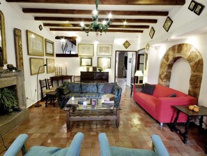 Fireplace, DVD player