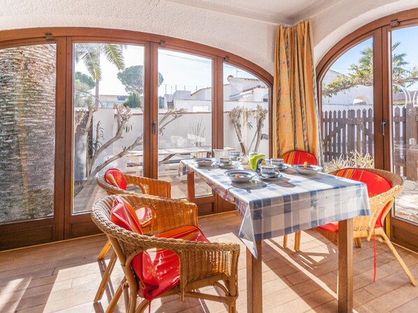 Balcony - Luxurious Villa in Costa Brava With Private Pool (L'Escala)