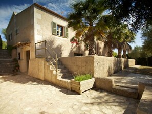 Exterior - Luxurious Holiday Home in Manacor With Private Pool (Manacor)