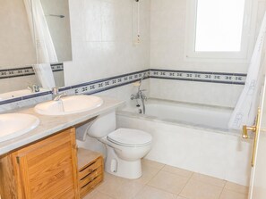 Combined shower/bathtub