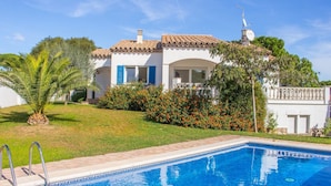 Exterior - Lavish Holiday Home in Catalonia With a Swimming Pool (L'Escala)