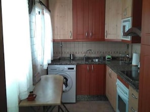 Tủ lạnh, lò nướng, bếp nấu, máy rửa bát 