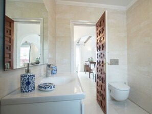 Combined shower/bathtub - Stunning Villa in Javea With Private Swimming Pool (Javea)
