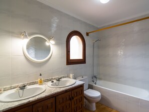 Combined shower/tub - Detached Holiday Home in Moraira in Quiet Villa District With Private Pool (Teulada)