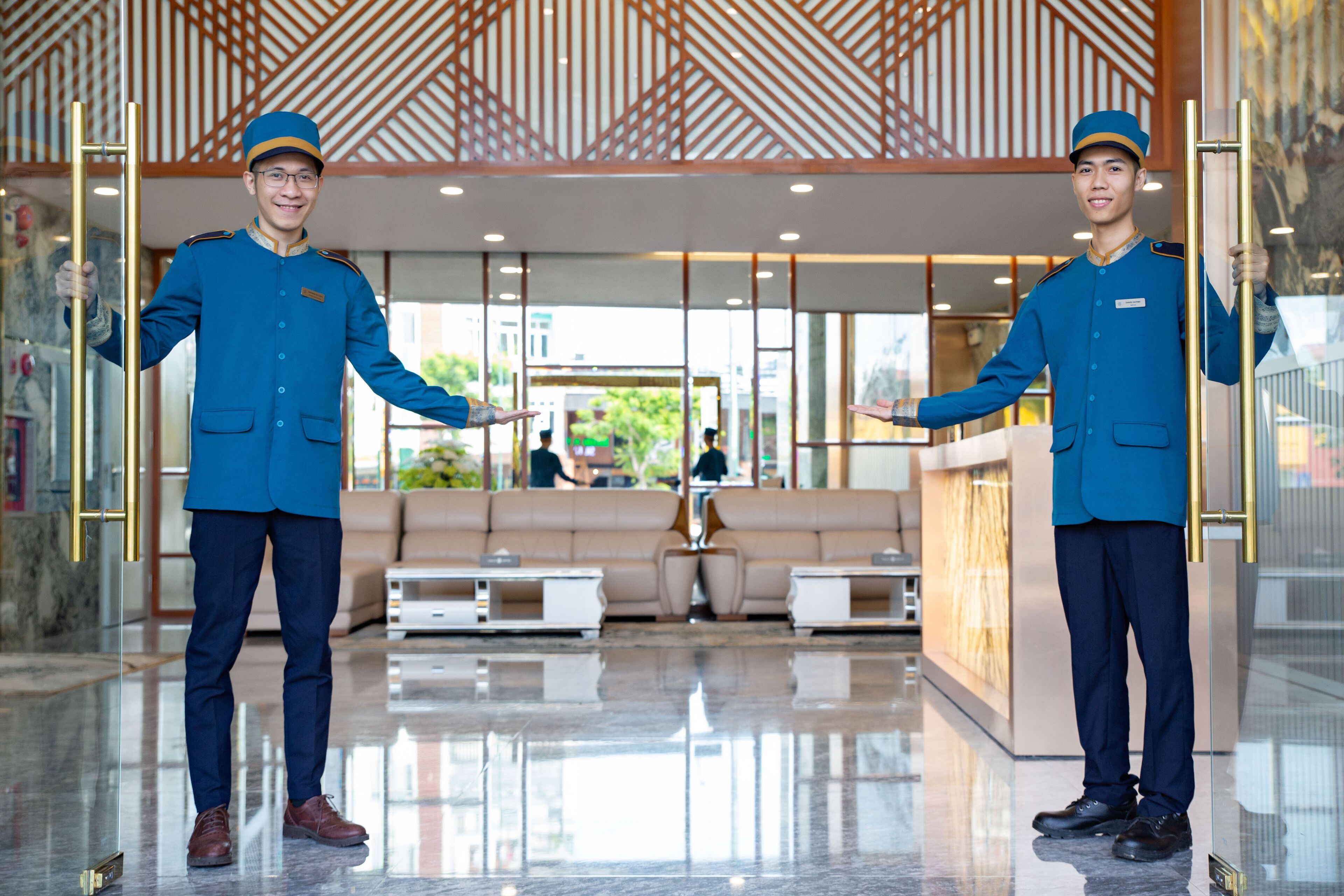 Check-in/check-out kiosk