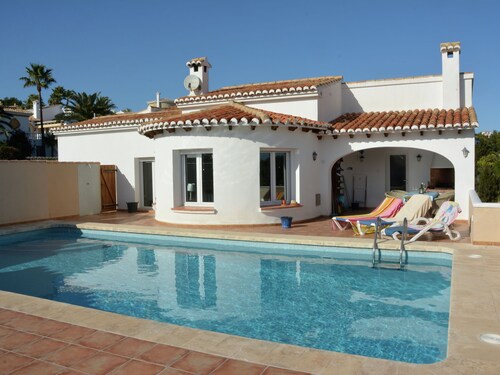 Luxury Villa With Private Swimming Pool in Ambolo