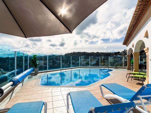 Detached Villa With Private Pool and Stunning Views of Valley and sea