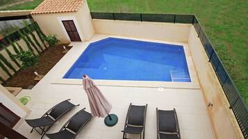 Kolam renang outdoor
